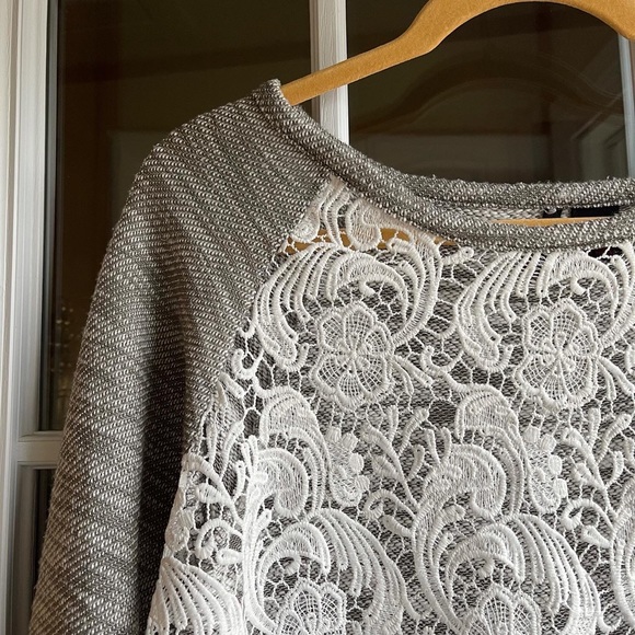 Lace front 3/4 sleeve top - Picture 4 of 10